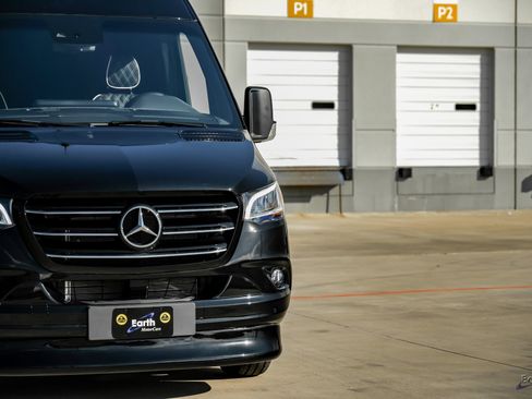Used 2024 Mercedes-Benz Sprinter 3500 image 25