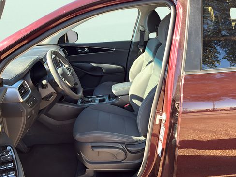 Used 2019 Kia Sorento FWD image 19