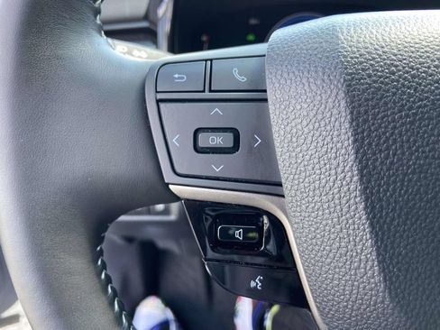 Used 2025 Toyota Camry SE w/ Convenience Package FWD image 32