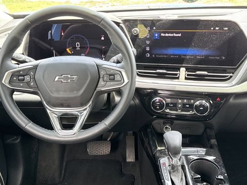 Used 2025 Chevrolet Trax ACTIV w/ Sunroof Package FWD image 4