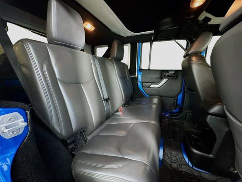 Used 2015 Jeep Wrangler Unlimited Rubicon w/ Connectivity Group image 28