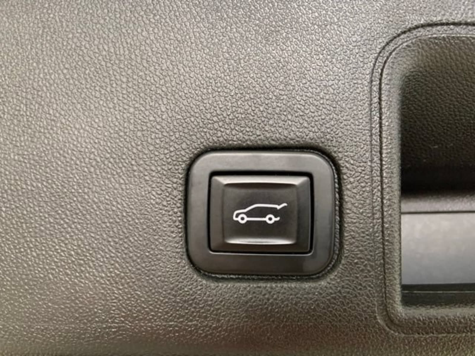 Used 2018 GMC Terrain Denali w/ Advanced Safety Package AWD/4WD image 11