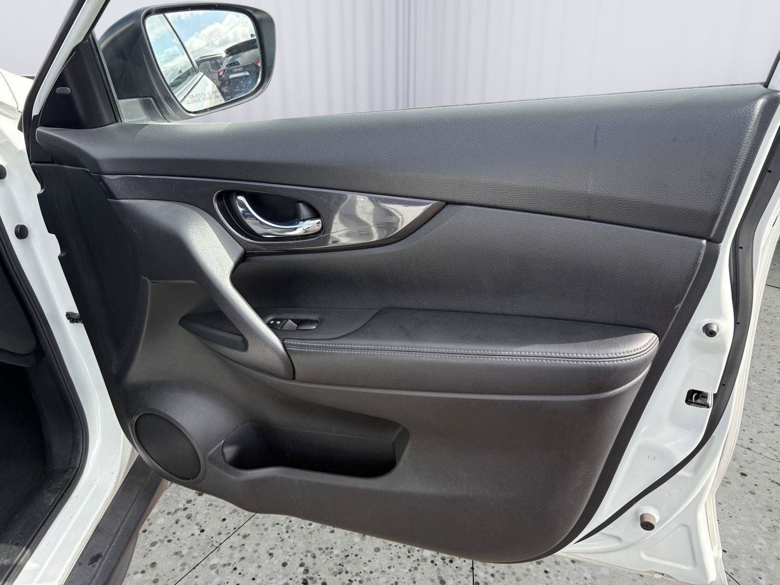 Used 2020 Nissan Rogue SV FWD image 26