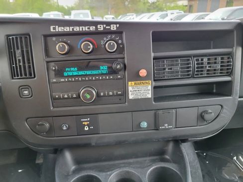 Used 2016 Chevrolet Express 3500 RWD image 6