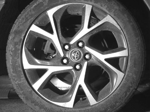 Used 2018 Toyota C-HR XLE image 37