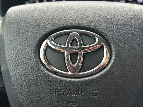 Used 2024 Toyota Highlander LE image 42