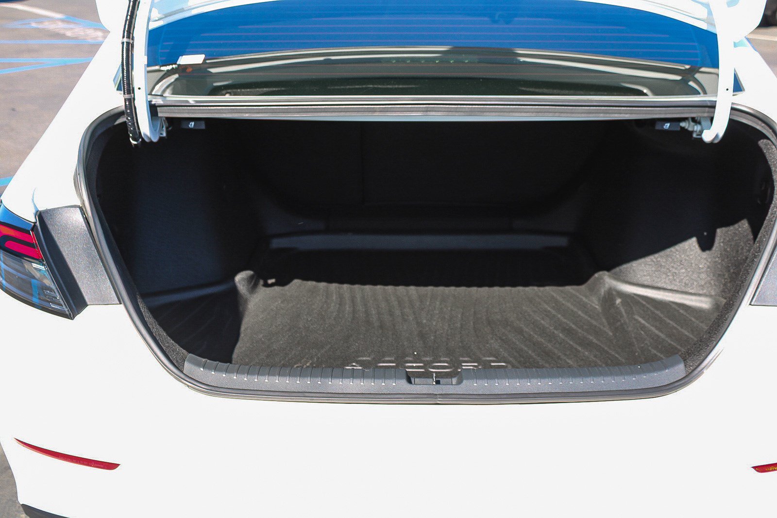 Used 2024 Honda Accord EX image 27