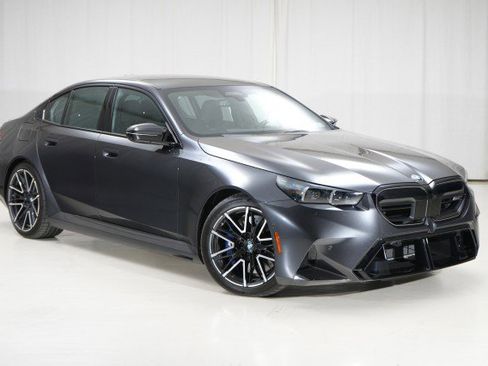 Used 2025 BMW M5 w/ Executive Package image 9