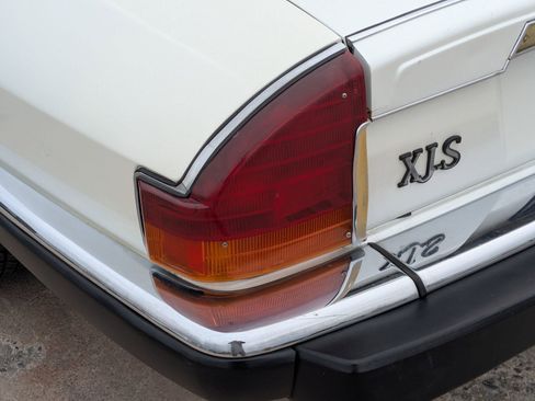 Used 1990 Jaguar XJS V12 Convertible image 13