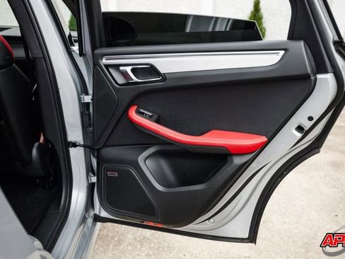 Used 2015 Porsche Macan Turbo image 73