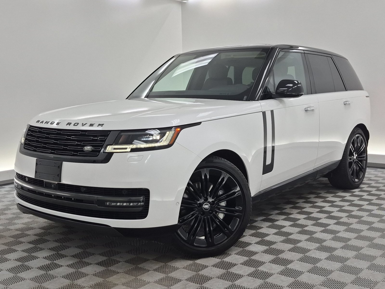 Used 2024 Land Rover Range Rover SE AWD/4WD image 1
