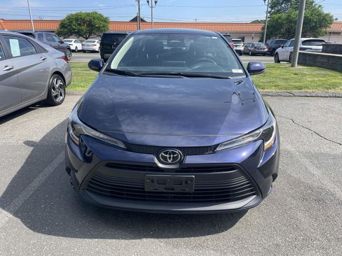 Used 2025 Toyota Corolla LE FWD image 2