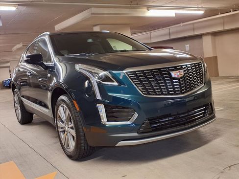 Used 2025 Cadillac XT5 Premium Luxury image 3