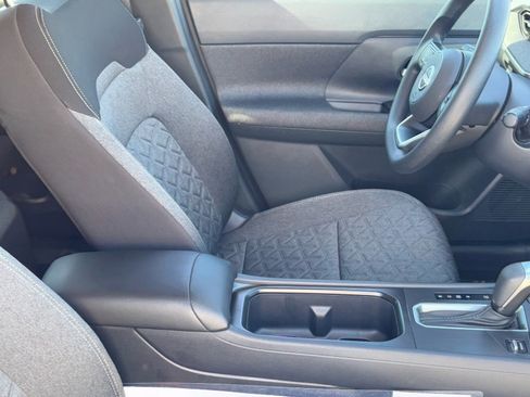 Certified 2025 Nissan Kicks SV image 10