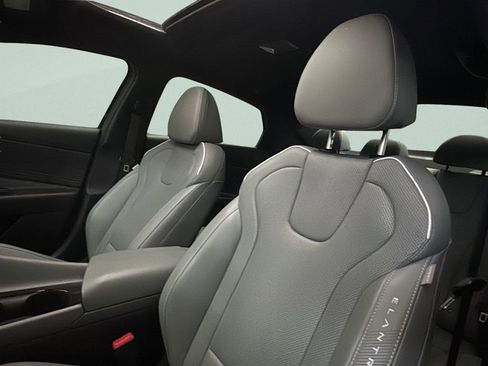 Certified 2024 Hyundai Elantra Limited image 9