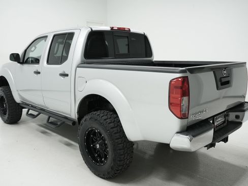 Used 2016 Nissan Frontier SV image 6