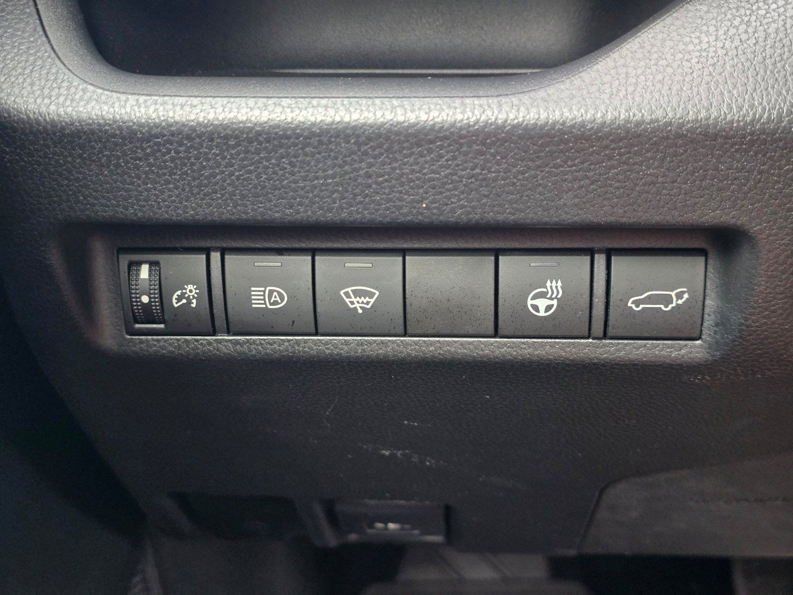 Used 2022 Toyota RAV4 XLE Premium AWD/4WD image 21