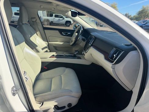 Used 2021 Volvo S60 T5 Momentum w/ Premium Package image 17