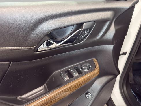 Used 2023 GMC Acadia SLE w/ Driver Convenience Package image 9