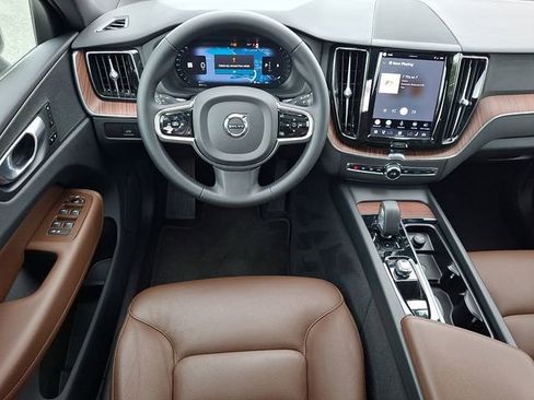 Used 2023 Volvo XC60 B5 Plus w/ Climate Package AWD/4WD image 11