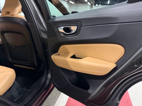 Used 2019 Volvo XC60 T6 Momentum w/ Advanced Package AWD/4WD image 26