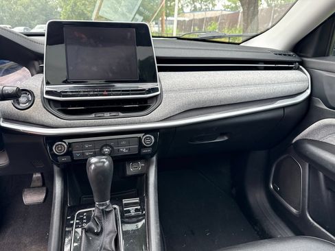 Used 2022 Jeep Compass Latitude w/ Sun and Sound Group FWD image 19