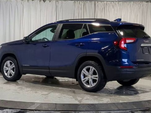 Used 2022 GMC Terrain SLE w/ Driver Convenience Package image 6