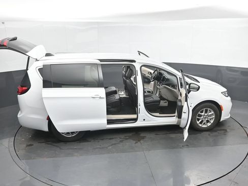 Used 2024 Chrysler Pacifica Touring-L FWD image 52