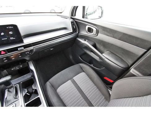 Certified 2025 Kia Sorento LX FWD image 11