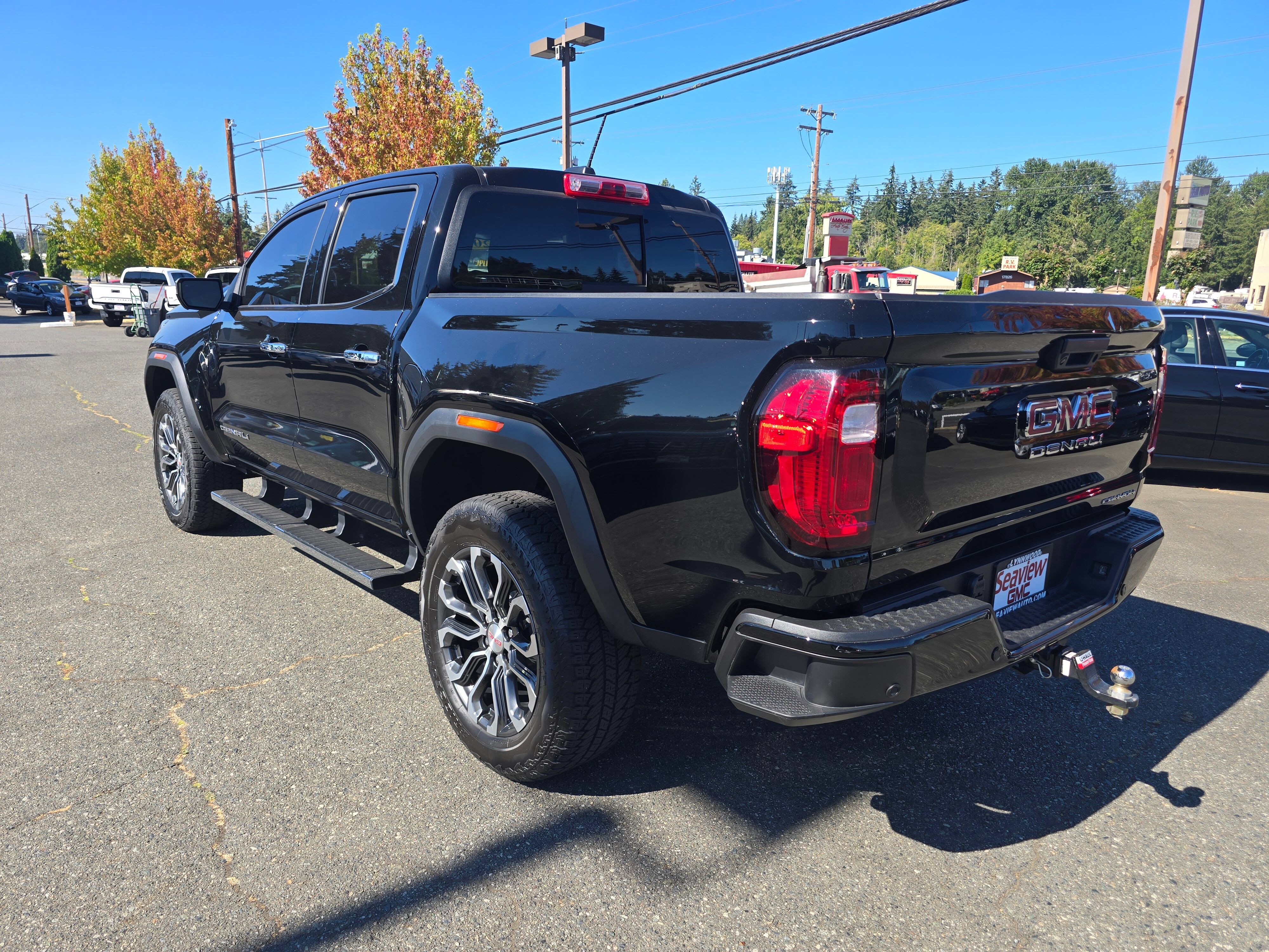 Used 2023 GMC Canyon Denali w/ Denali Black Edition AWD/4WD image 5