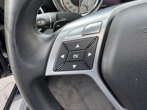 Used 2013 Mercedes-Benz SLK 350 image 23
