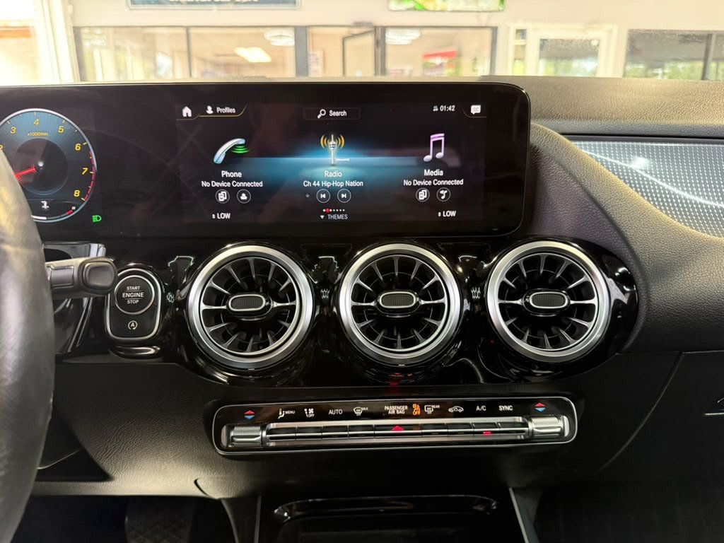 Used 2023 Mercedes-Benz GLA 250 4MATIC w/ Premium Package image 15