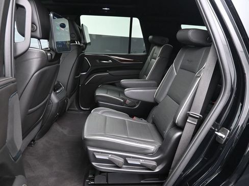 Used 2024 Cadillac Escalade Premium Luxury AWD/4WD image 25