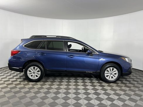 Used 2019 Subaru Outback 2.5i Premium image 3