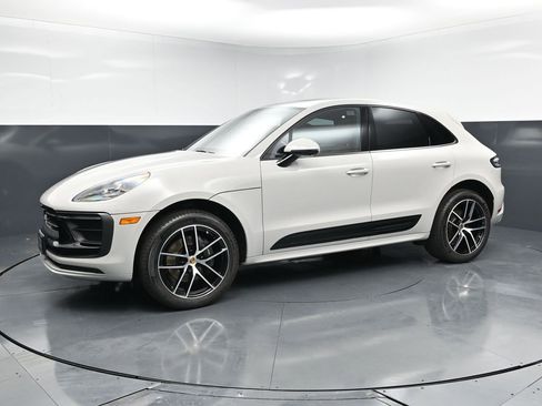Used 2025 Porsche Macan AWD/4WD image 1