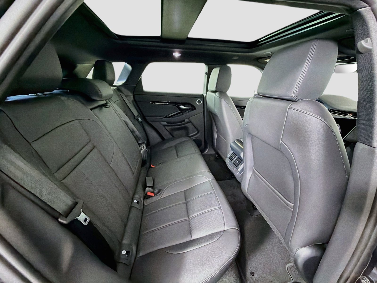 New 2026 Land Rover Range Rover Evoque S AWD/4WD image 31