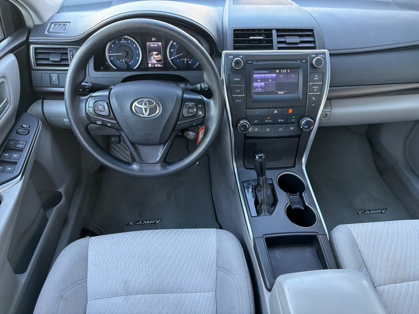 Used 2017 Toyota Camry LE FWD image 14