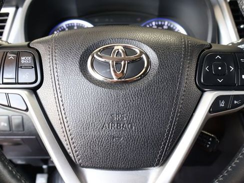 Used 2018 Toyota Highlander Limited Platinum AWD/4WD image 25