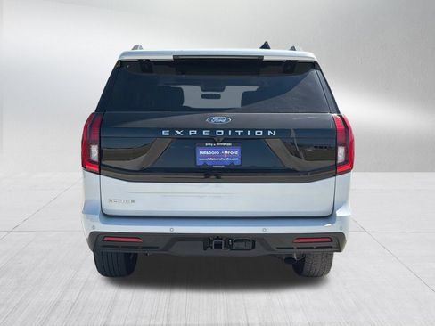 Used 2025 Ford Expedition Active RWD image 6