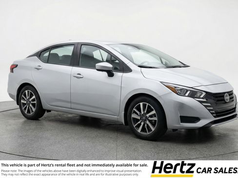 Used 2025 Nissan Versa SV image 1