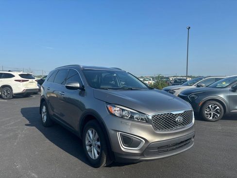 Used 2018 Kia Sorento FWD image 1
