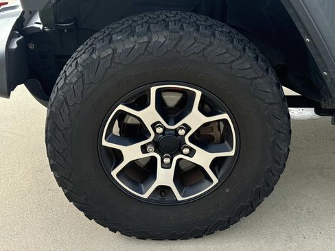 Used 2022 Jeep Wrangler Unlimited Rubicon AWD/4WD image 4