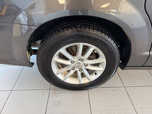 Used 2020 Dodge Grand Caravan SE image 26