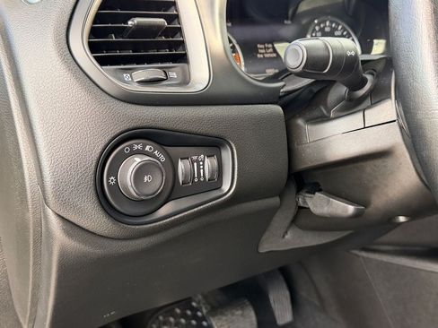Used 2023 Jeep Renegade Limited w/ Sun/Sound Group AWD/4WD image 19