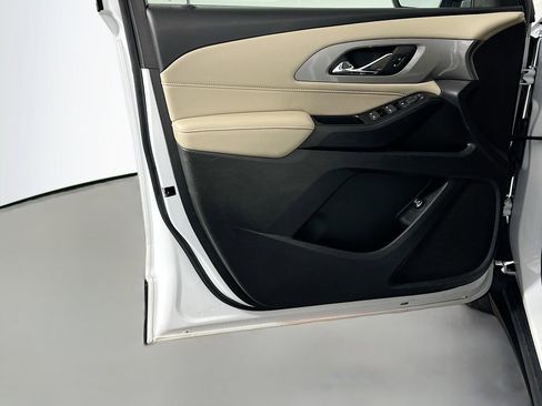 Used 2023 Chevrolet Traverse LT image 17