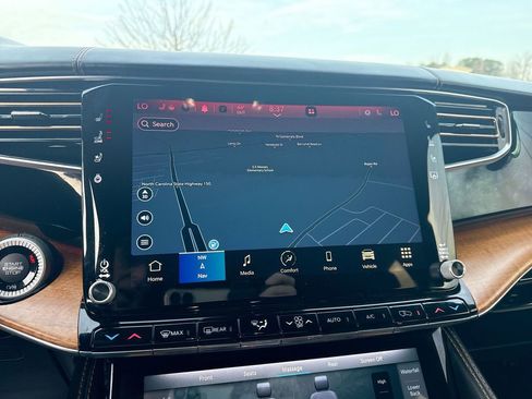 Used 2022 Jeep Grand Wagoneer Series III w/ Rear Seat Video Group 1 image 17