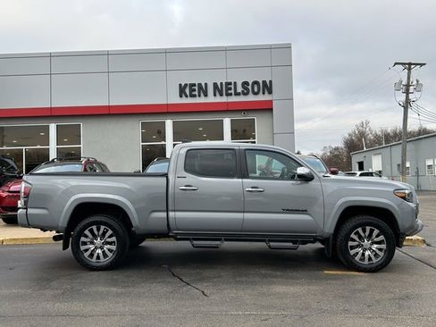 Used 2021 Toyota Tacoma Limited w/ Blackout Package (TMS) image 11