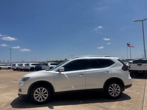 Used 2020 Nissan Rogue SV FWD image 11