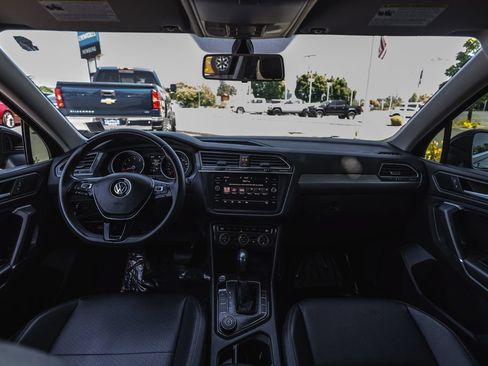 Used 2020 Volkswagen Tiguan SE AWD/4WD image 21
