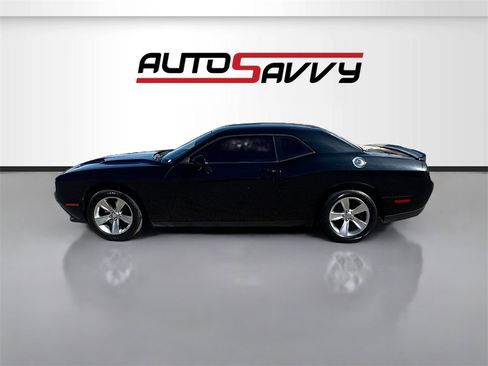 Used 2019 Dodge Challenger SXT image 4